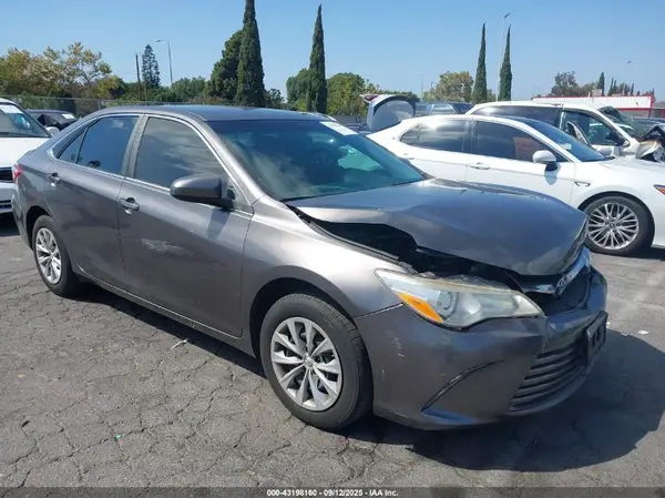 4T1BF1FK3HU419031 2017 TOYOTA CAMRY - Image 1