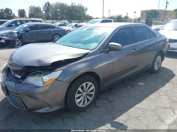 4T1BF1FK3HU419031 2017 TOYOTA CAMRY - Image 2