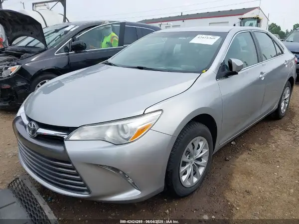 4T1BF1FK3HU423791 2017 TOYOTA CAMRY - Image 2