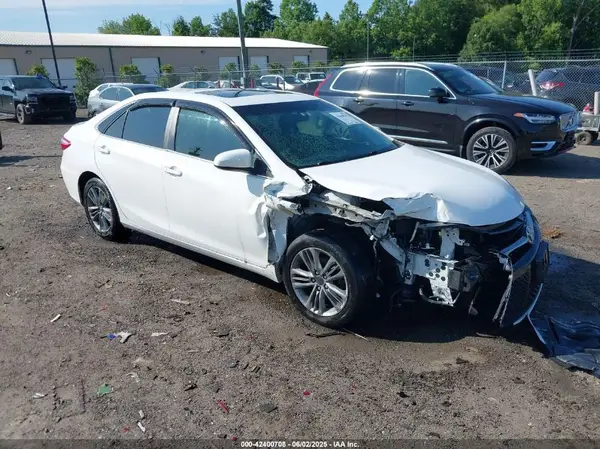 4T1BF1FK3HU424052 2017 TOYOTA CAMRY - Image 1