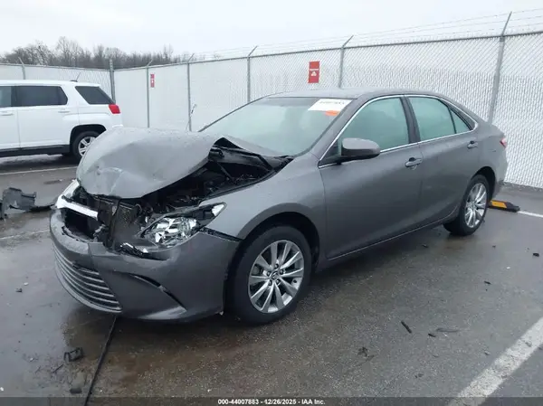 4T1BF1FK3HU429753 2017 TOYOTA CAMRY - Image 2