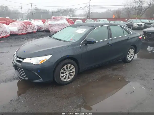 4T1BF1FK3HU435276 2017 TOYOTA CAMRY - Image 2