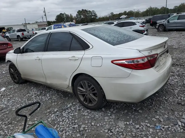 4T1BF1FK3HU435813 2017 TOYOTA CAMRY - Image 2
