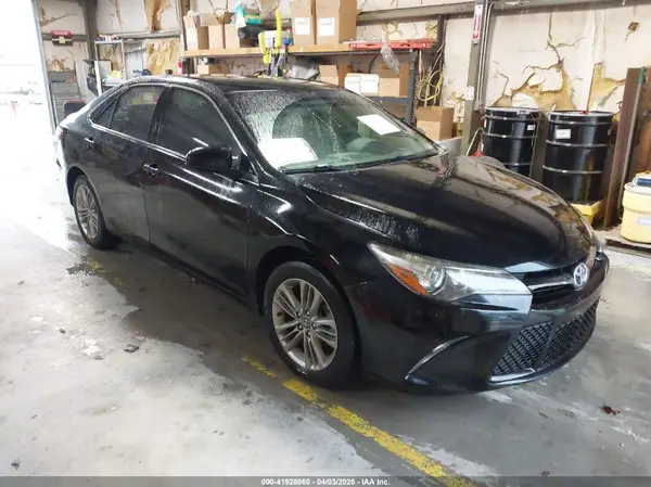 4T1BF1FK3HU438145 2017 TOYOTA CAMRY - Image 1