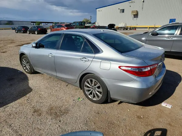 4T1BF1FK3HU439067 2017 TOYOTA CAMRY - Image 2