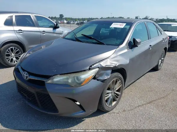4T1BF1FK3HU440302 2017 TOYOTA CAMRY - Image 2