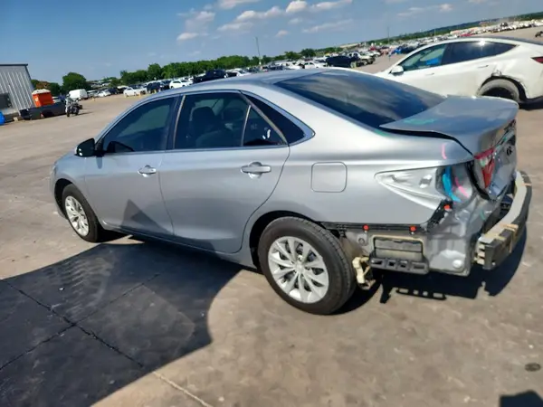 4T1BF1FK3HU442812 2017 TOYOTA CAMRY - Image 2