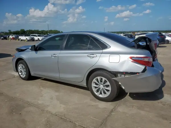 4T1BF1FK3HU443295 2017 TOYOTA CAMRY - Image 2