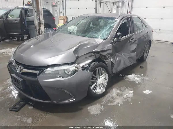4T1BF1FK3HU449985 2017 TOYOTA CAMRY - Image 2