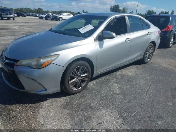 4T1BF1FK3HU450683 2017 TOYOTA CAMRY - Image 2