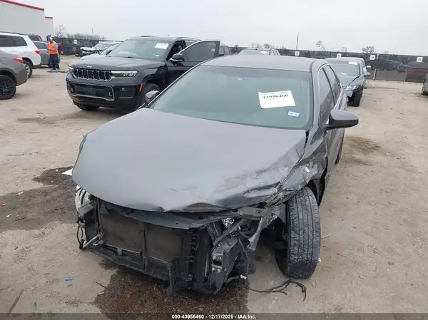 4T1BF1FK3HU453213 2017 TOYOTA CAMRY - Image 2