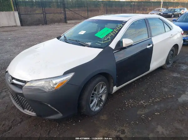 4T1BF1FK3HU453714 2017 TOYOTA CAMRY - Image 2