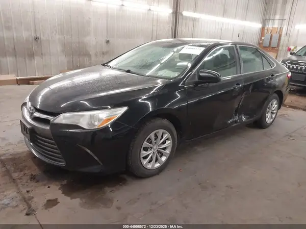 4T1BF1FK3HU616989 2017 TOYOTA CAMRY - Image 2