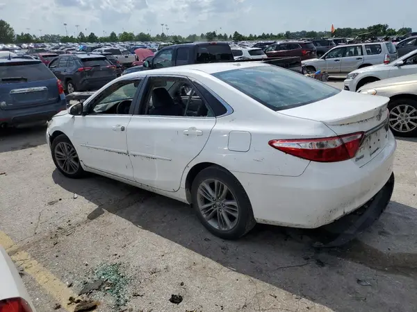 4T1BF1FK3HU617303 2017 TOYOTA CAMRY - Image 2