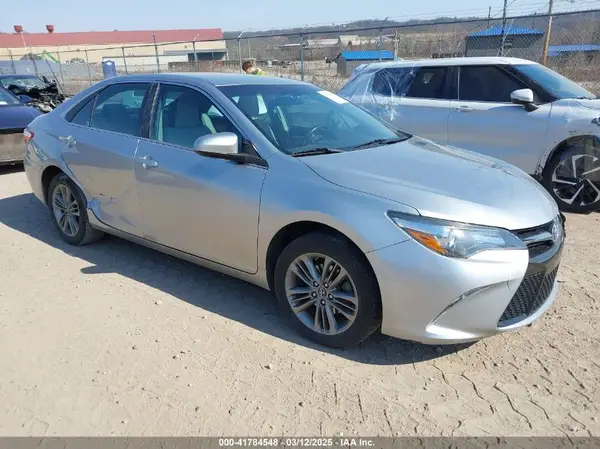 4T1BF1FK3HU617558 2017 TOYOTA CAMRY - Image 1