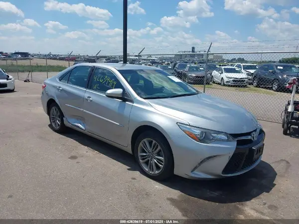 4T1BF1FK3HU619228 2017 TOYOTA CAMRY - Image 1