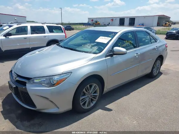 4T1BF1FK3HU619228 2017 TOYOTA CAMRY - Image 2