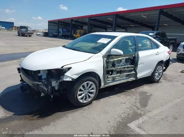4T1BF1FK3HU624333 2017 TOYOTA CAMRY - Image 2