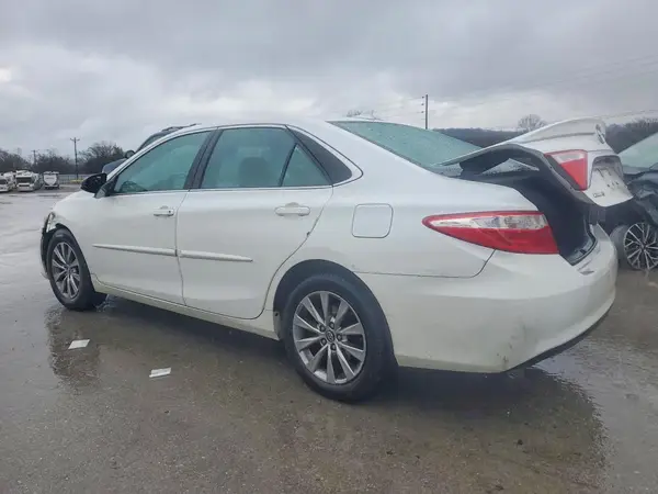 4T1BF1FK3HU628236 2017 TOYOTA CAMRY - Image 2