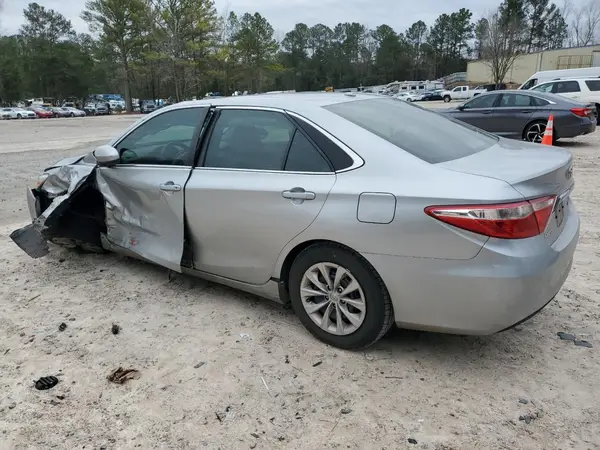 4T1BF1FK3HU628589 2017 TOYOTA CAMRY - Image 2