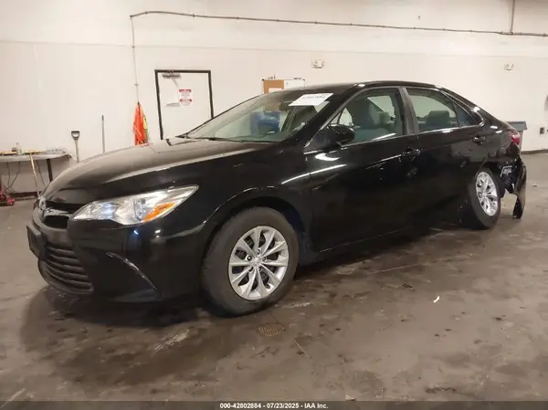 4T1BF1FK3HU630973 2017 TOYOTA CAMRY - Image 2