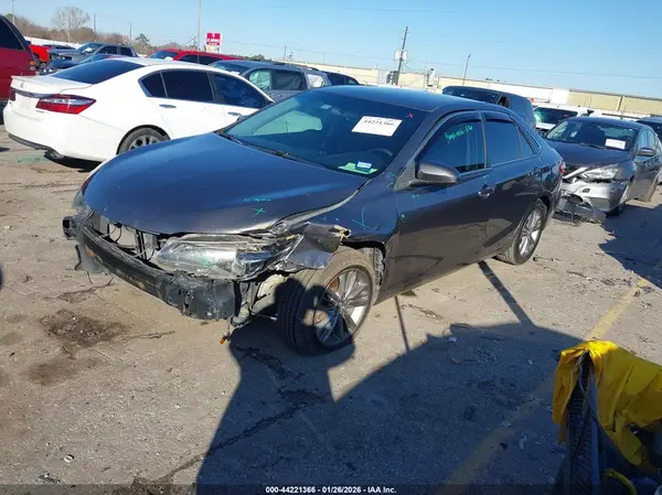 4T1BF1FK3HU631153 2017 TOYOTA CAMRY - Image 2
