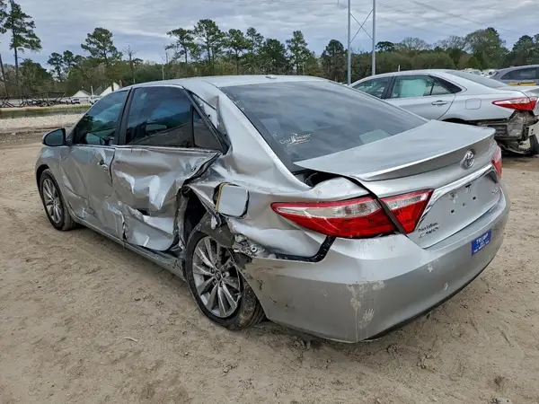 4T1BF1FK3HU633131 2017 TOYOTA CAMRY - Image 2