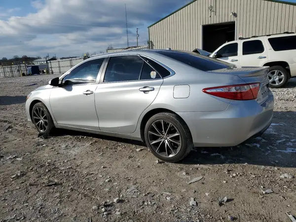4T1BF1FK3HU633520 2017 TOYOTA CAMRY - Image 2