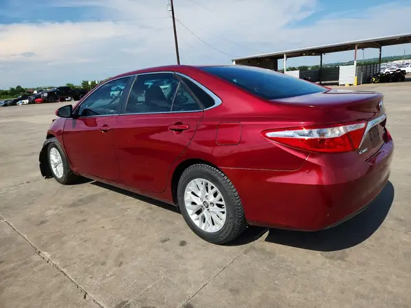 4T1BF1FK3HU633940 2017 TOYOTA CAMRY - Image 2