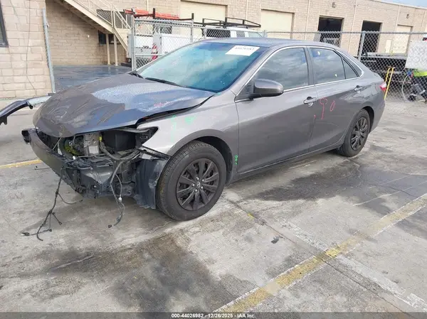 4T1BF1FK3HU634439 2017 TOYOTA CAMRY - Image 2