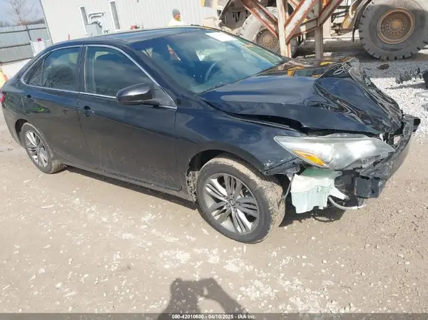 4T1BF1FK3HU637356 2017 TOYOTA CAMRY - Image 1