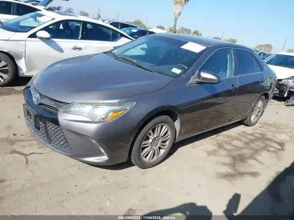 4T1BF1FK3HU637888 2017 TOYOTA CAMRY - Image 2