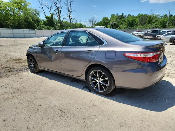 4T1BF1FK3HU637986 2017 TOYOTA CAMRY - Image 2