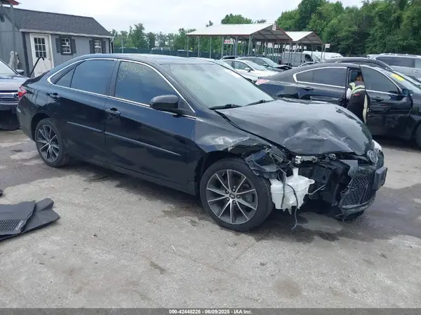 4T1BF1FK3HU638801 2017 TOYOTA CAMRY - Image 1