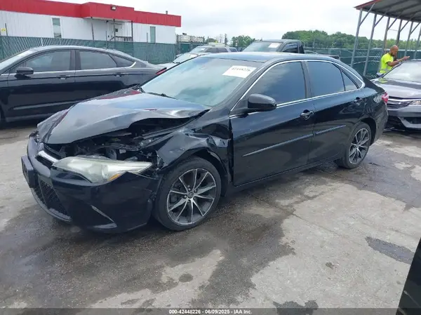 4T1BF1FK3HU638801 2017 TOYOTA CAMRY - Image 2