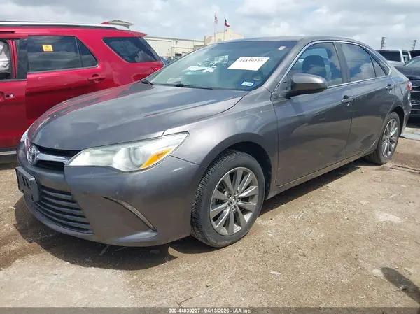4T1BF1FK3HU640306 2017 TOYOTA CAMRY - Image 2