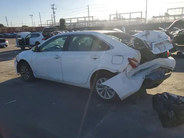 4T1BF1FK3HU643187 2017 TOYOTA CAMRY - Image 2