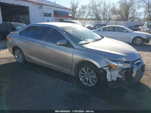 4T1BF1FK3HU643660 2017 TOYOTA CAMRY - Image 1
