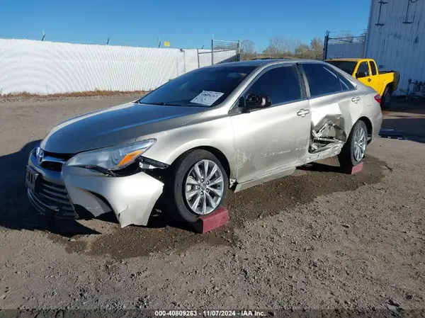 4T1BF1FK3HU643660 2017 TOYOTA CAMRY - Image 2