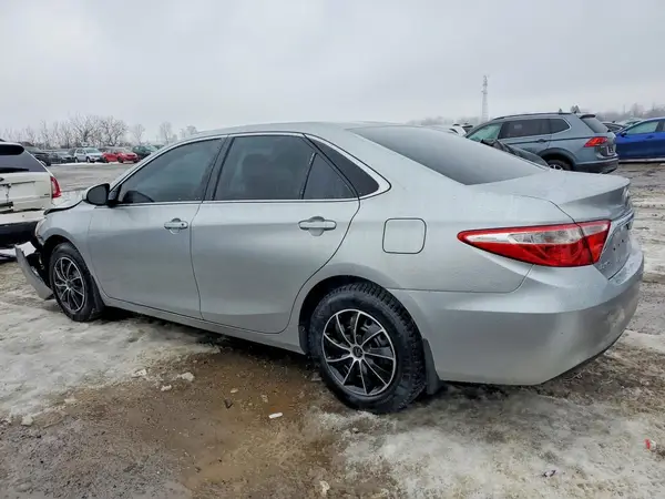 4T1BF1FK3HU643982 2017 TOYOTA CAMRY - Image 2