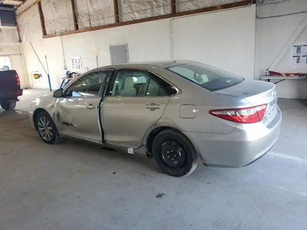 4T1BF1FK3HU646476 2017 TOYOTA CAMRY - Image 2