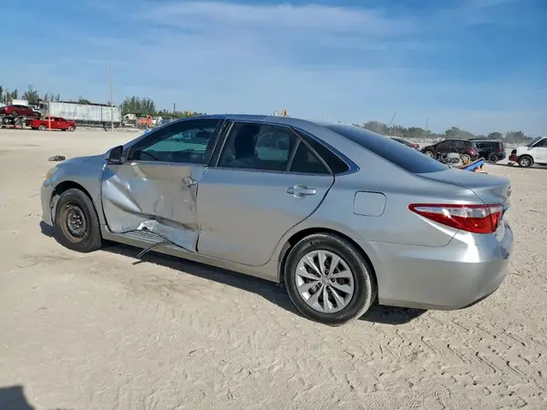 4T1BF1FK3HU649930 2017 TOYOTA CAMRY - Image 2