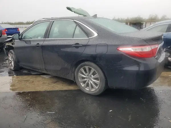 4T1BF1FK3HU650480 2017 TOYOTA CAMRY - Image 2
