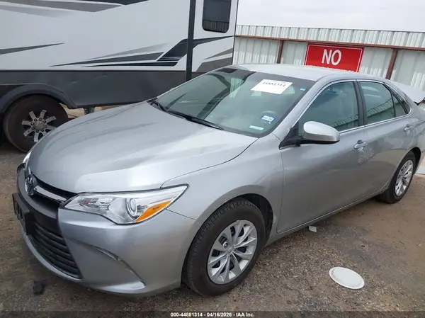 4T1BF1FK3HU652942 2017 TOYOTA CAMRY - Image 2