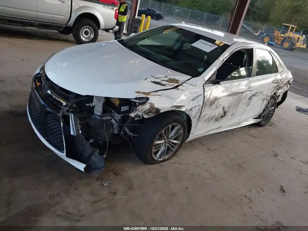 4T1BF1FK3HU655162 2017 TOYOTA CAMRY - Image 2