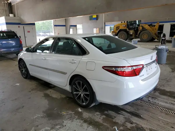 4T1BF1FK3HU655839 2017 TOYOTA CAMRY - Image 2