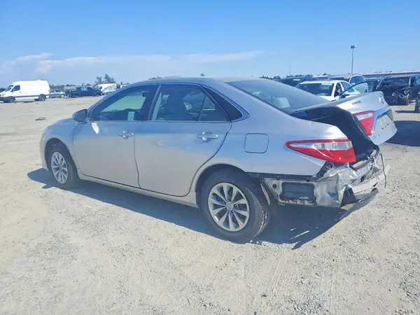 4T1BF1FK3HU657395 2017 TOYOTA CAMRY - Image 2