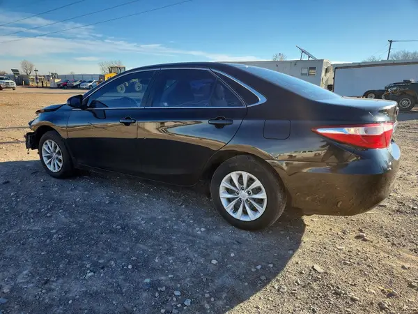 4T1BF1FK3HU658918 2017 TOYOTA CAMRY - Image 2