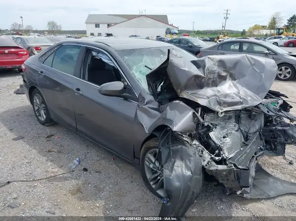 4T1BF1FK3HU660054 2017 TOYOTA CAMRY - Image 1