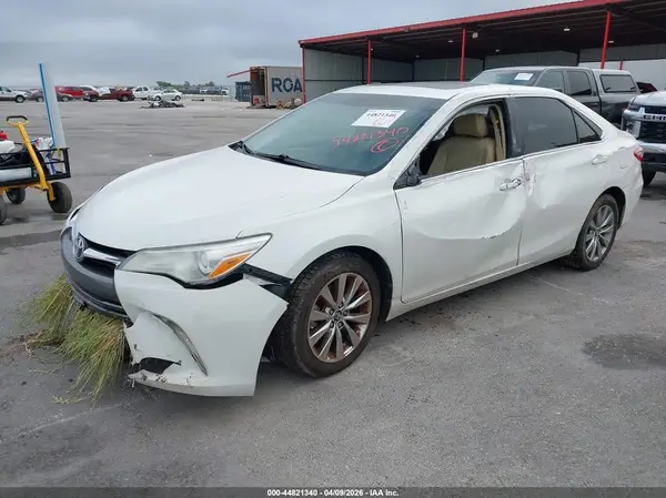 4T1BF1FK3HU664959 2017 TOYOTA CAMRY - Image 2
